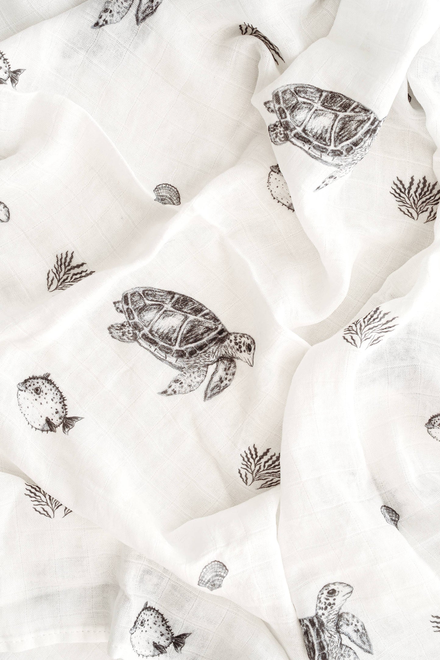 Into the ocean - Turtle-fish-coral muslin blanket