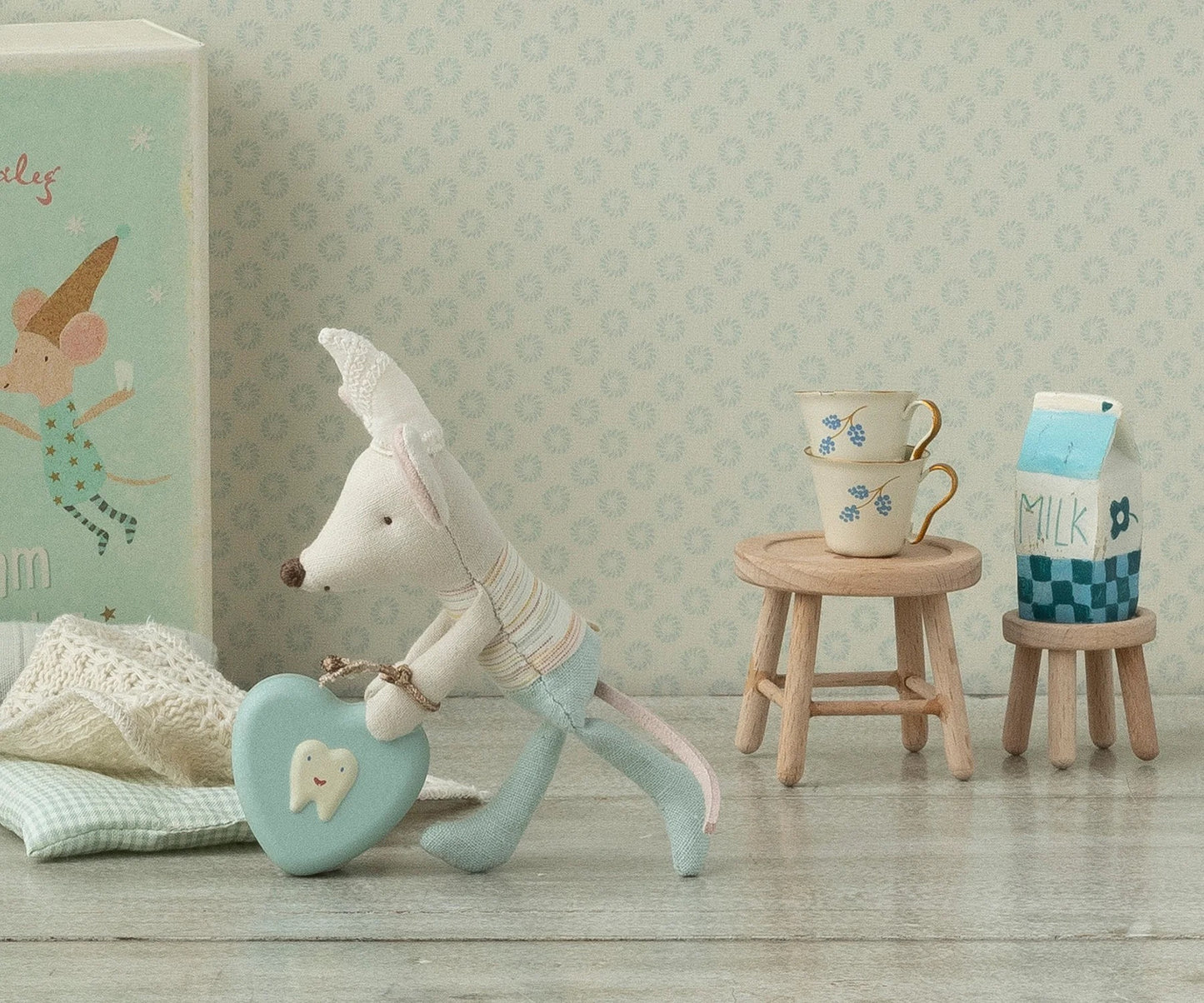 Maileg table and stool set. Mouse.
