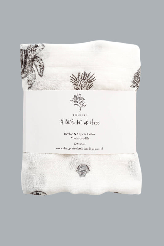 Into the ocean - Turtle-fish-coral muslin blanket