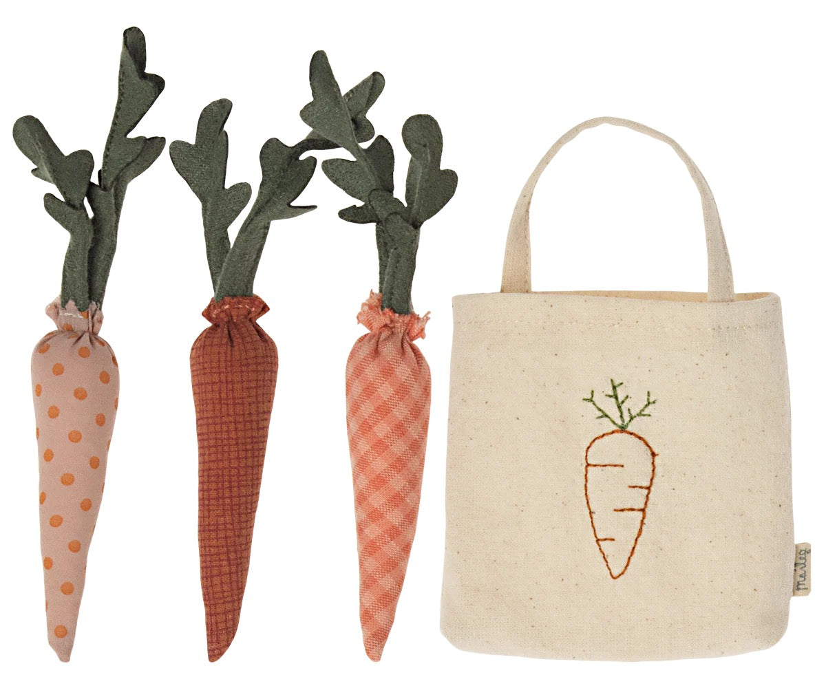 Maileg. Carrots in shopping bag. Miniature.