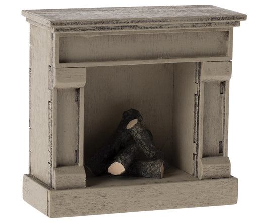 Maileg - Fireplace. Mouse. Off-white.