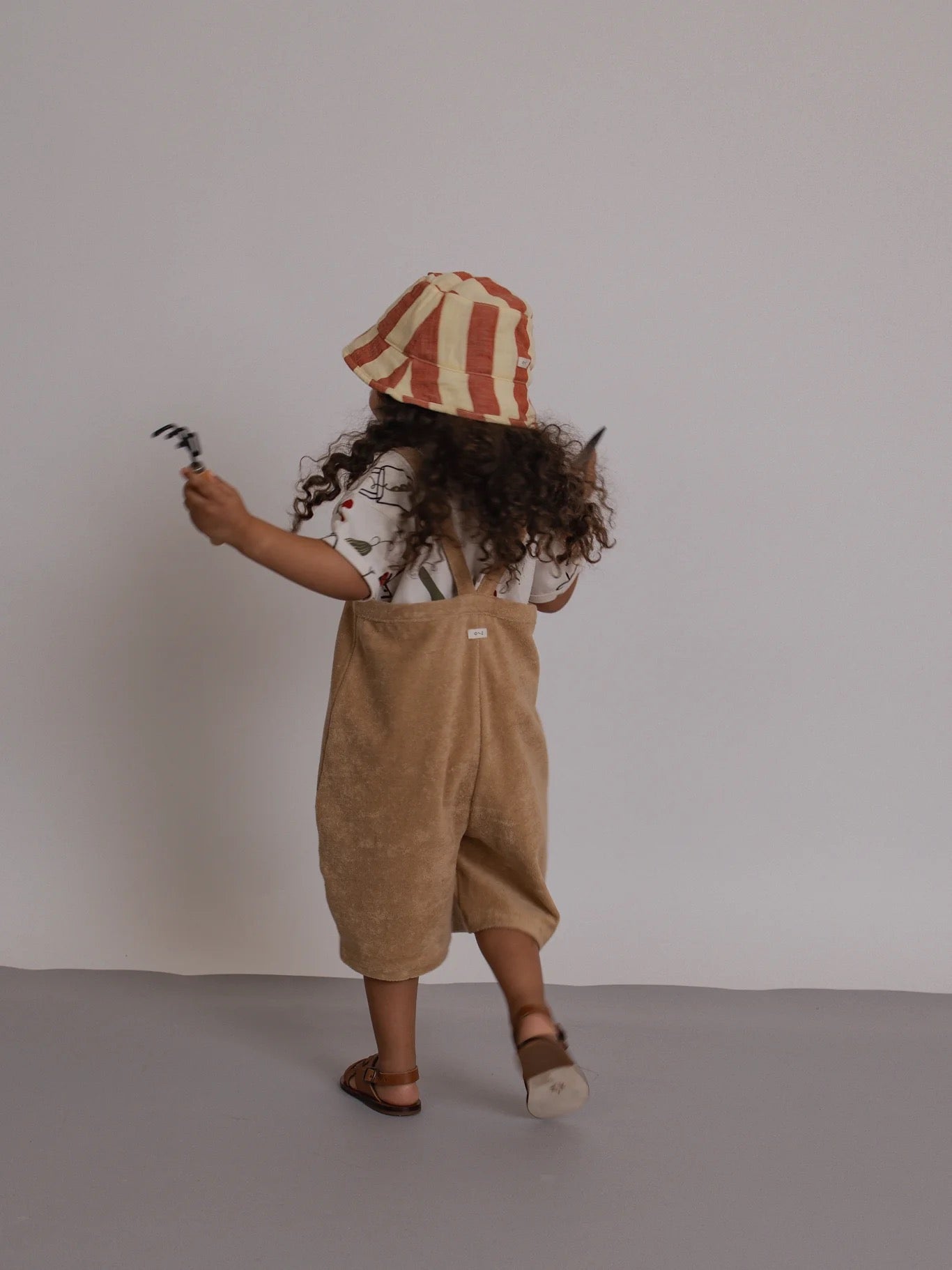 Organic Zoo. Wheat Terry Cropped Dungarees.