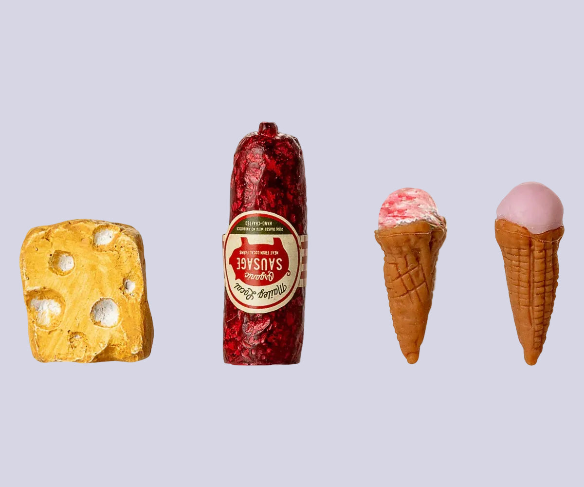 Maileg. Fridge - off-white.