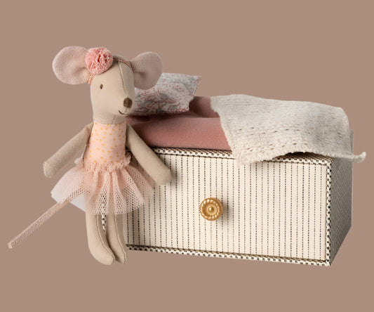 Maileg Miss Mouse in her daybed. Little Sister.